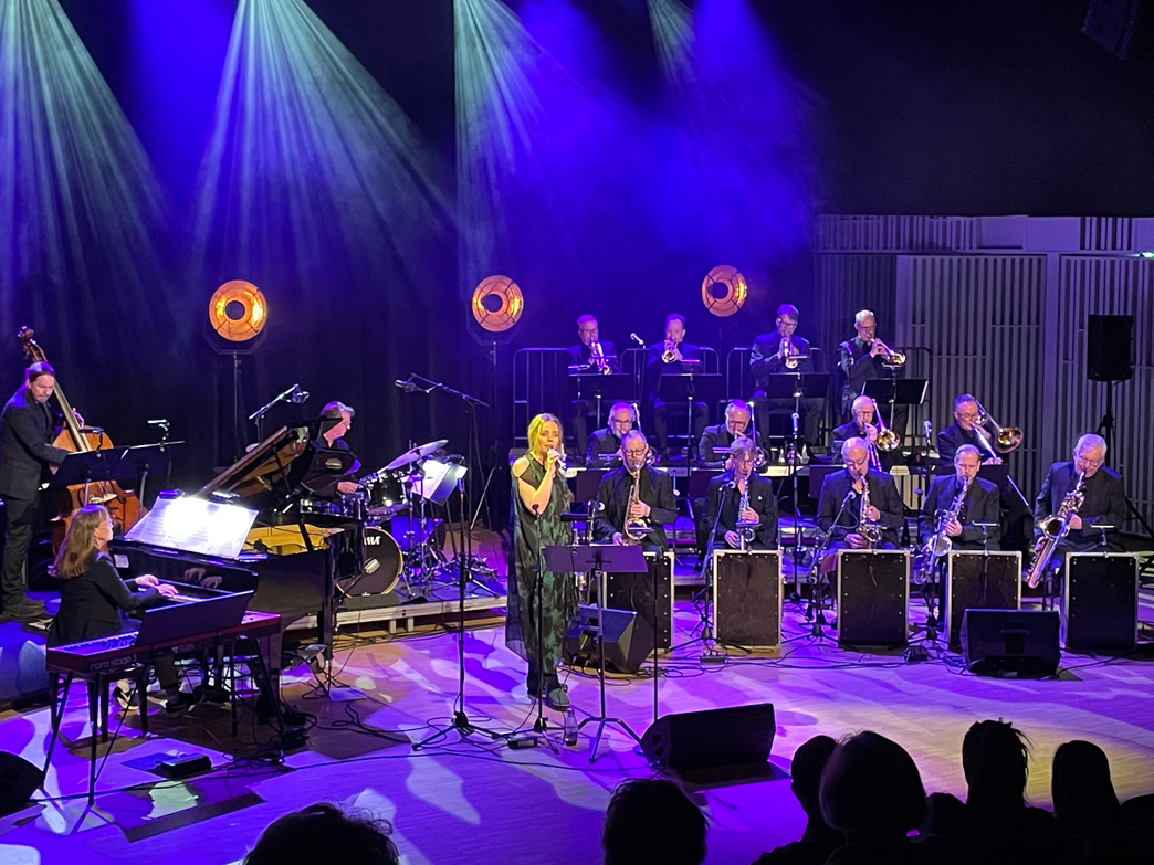 One More Time Big Band & Christina Carlsson- JAZZ QUEENS
